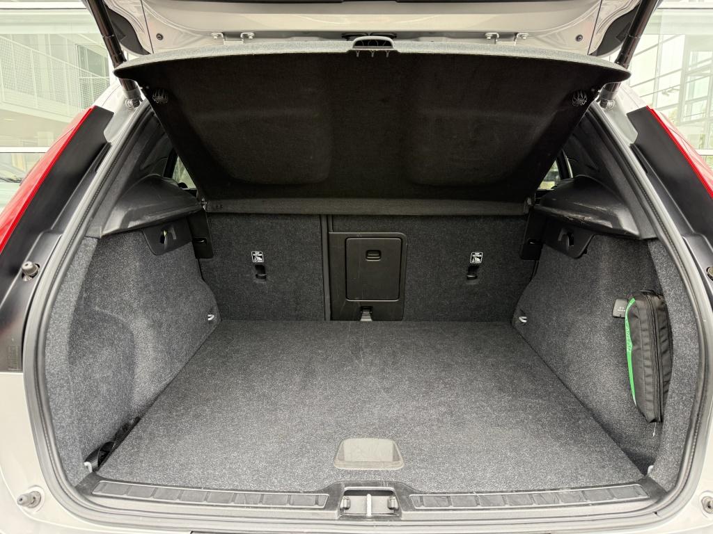 Volvo XC40 t5 262pk recharge ultimate dark