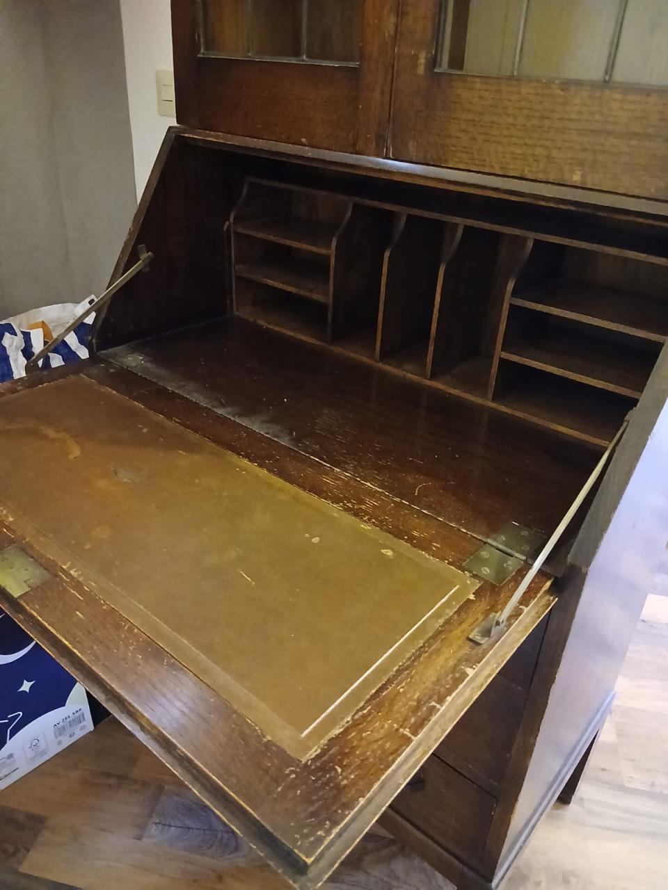 Antieke secretaire van eikenhout, Biedermeier model uit de 19e eeuw