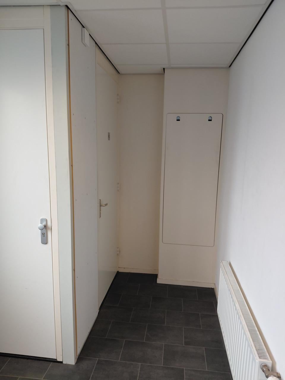 Te huur   Prachtige opslag ruimte 260m2 , de Zompe 55, Serooskerke