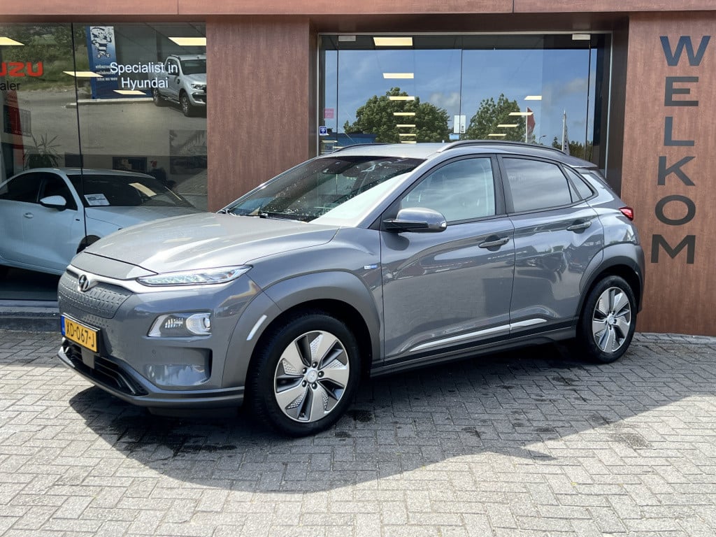 Hyundai Kona ev premium 64 kwh - 18 inch | head-up display | stoel- & stuur