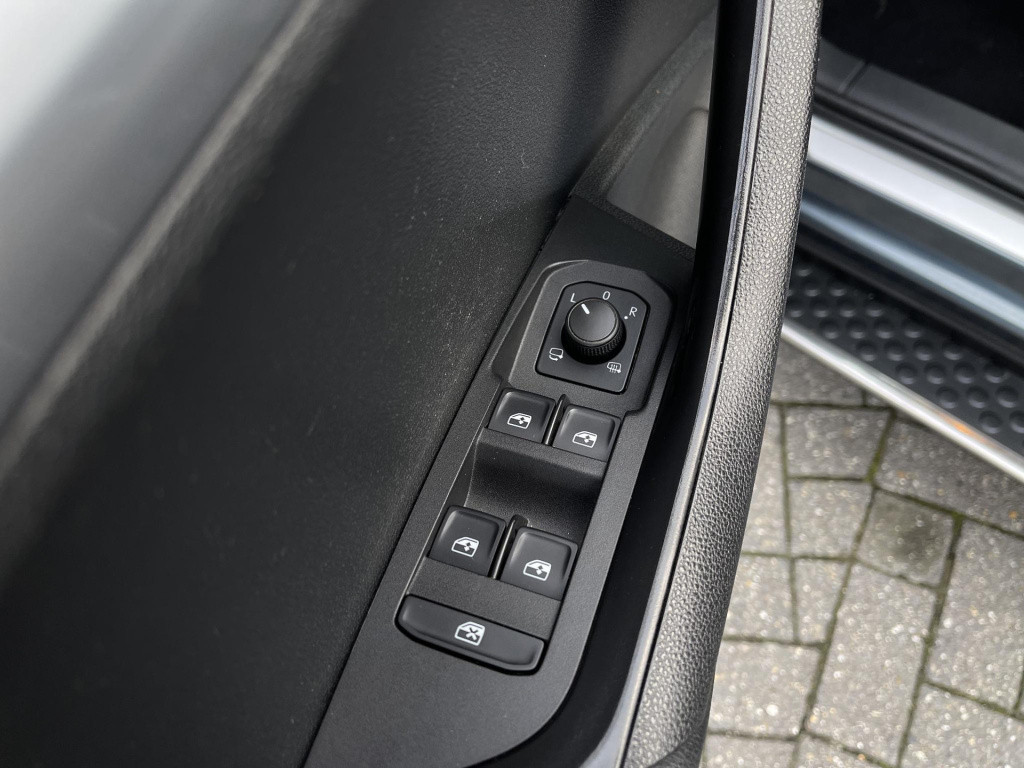 Skoda Karoq 1.0 tsi clever edition | trekhaak | apple carplay/android auto 