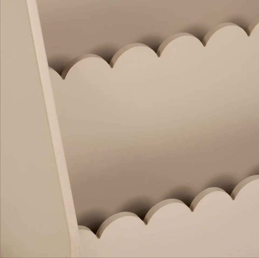 Roze boekenkast smerlate