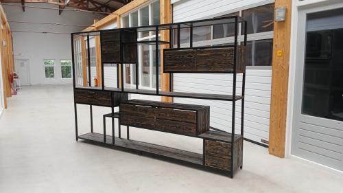 Karaktervolle display-kast. Custom made. Robuust. Eye-catcher.