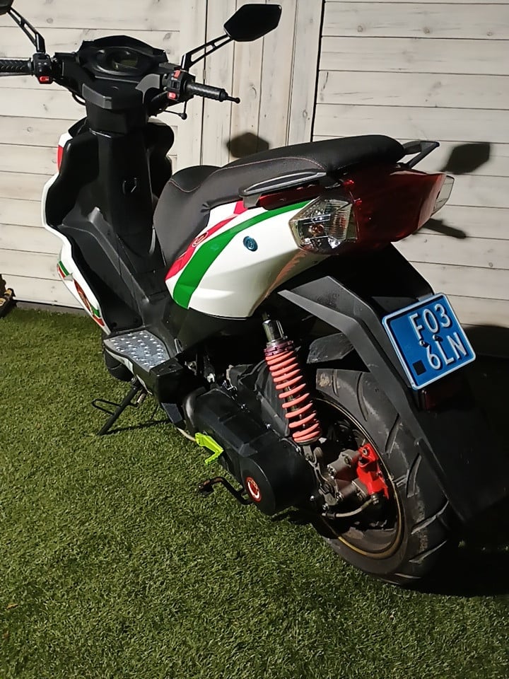 Zeer nette scooter bijna niet op gereden.