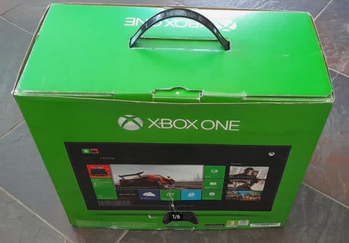 Xbox one console met controller in originele DOOS