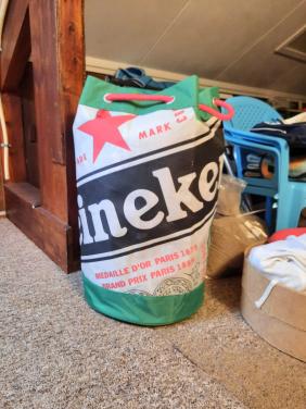 Plunjezak HEINEKEN en handdoekje en petje,