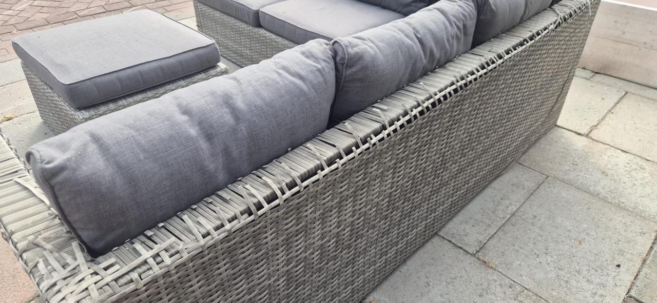 Gratis Tuinbanken met kussens, parasol