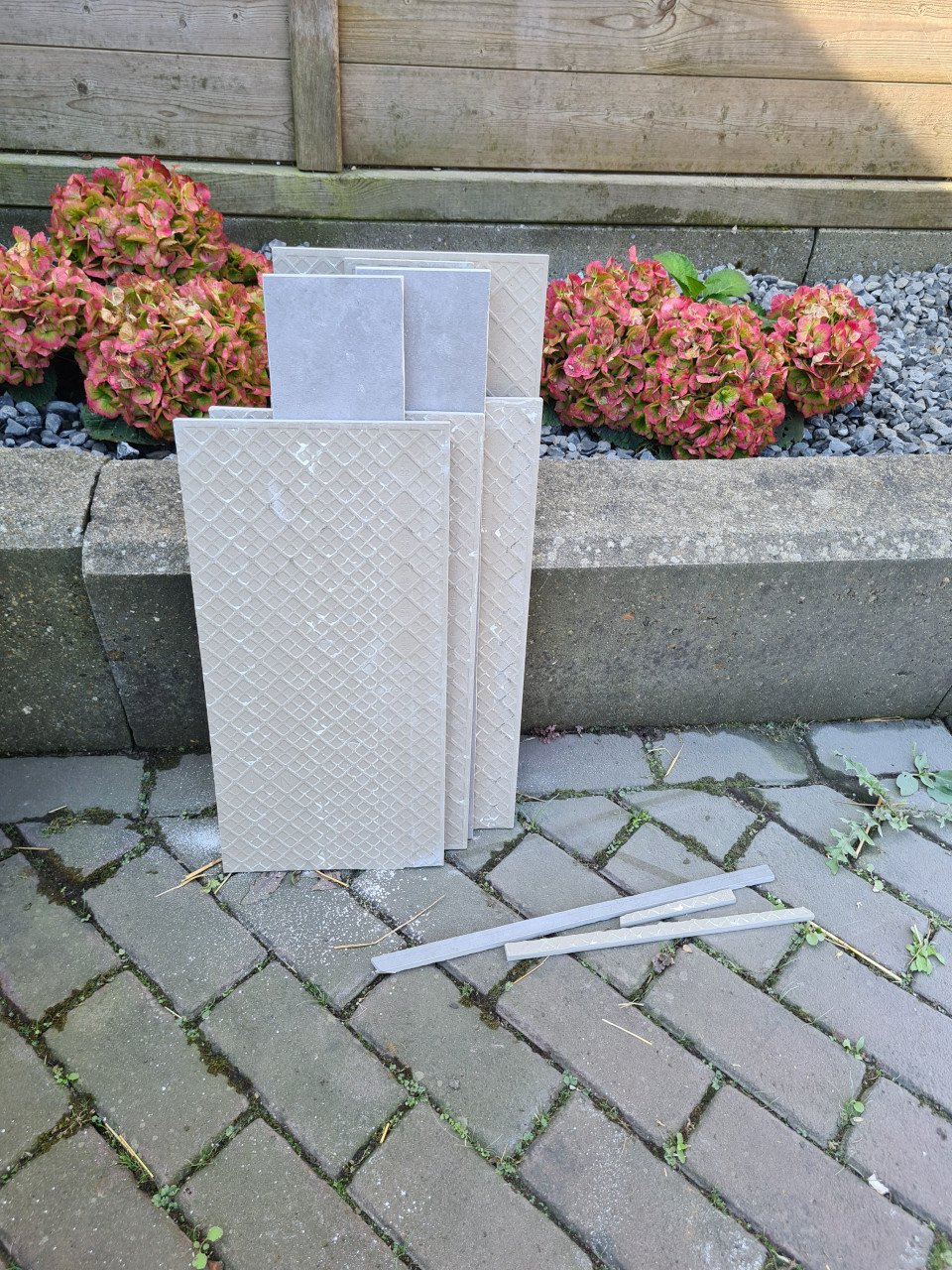 Gratis tegels badkamer/toilet grijs