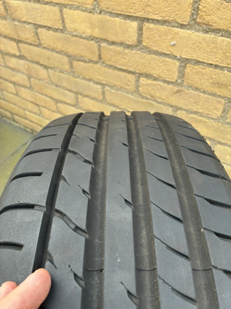 Autobanden 215/45 ZR18 (twee)