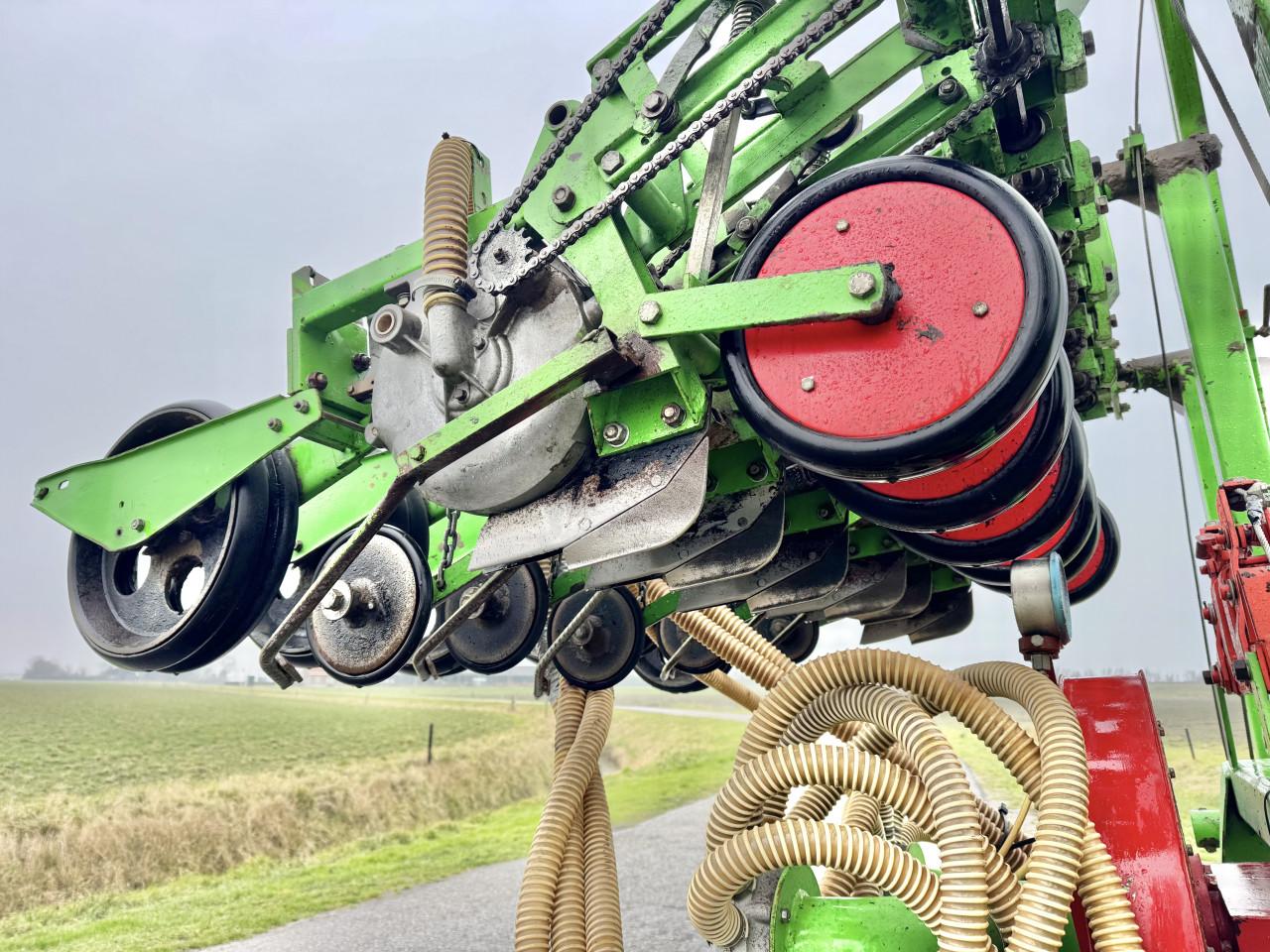 Vicon pneumatische uien zaaimachine 3x1,50 (5 rij per bed)