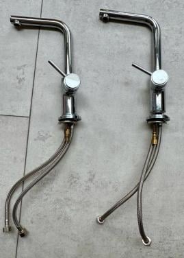 2 Gröhe wstafelkranen en 1 douchekraan en badhanddoek ophangring