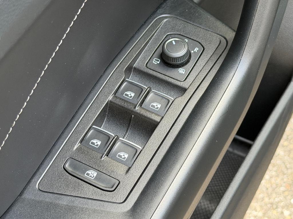 Volkswagen T-roc 1.5 tsi 150pk dsg r-line | camera | keyless | elek. achter