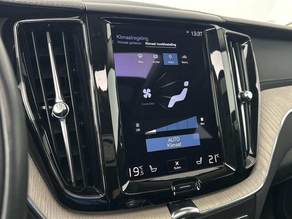 Volvo XC60 t6 340pk recharge r-design| trekhaak| pano| camera| adap.cruise