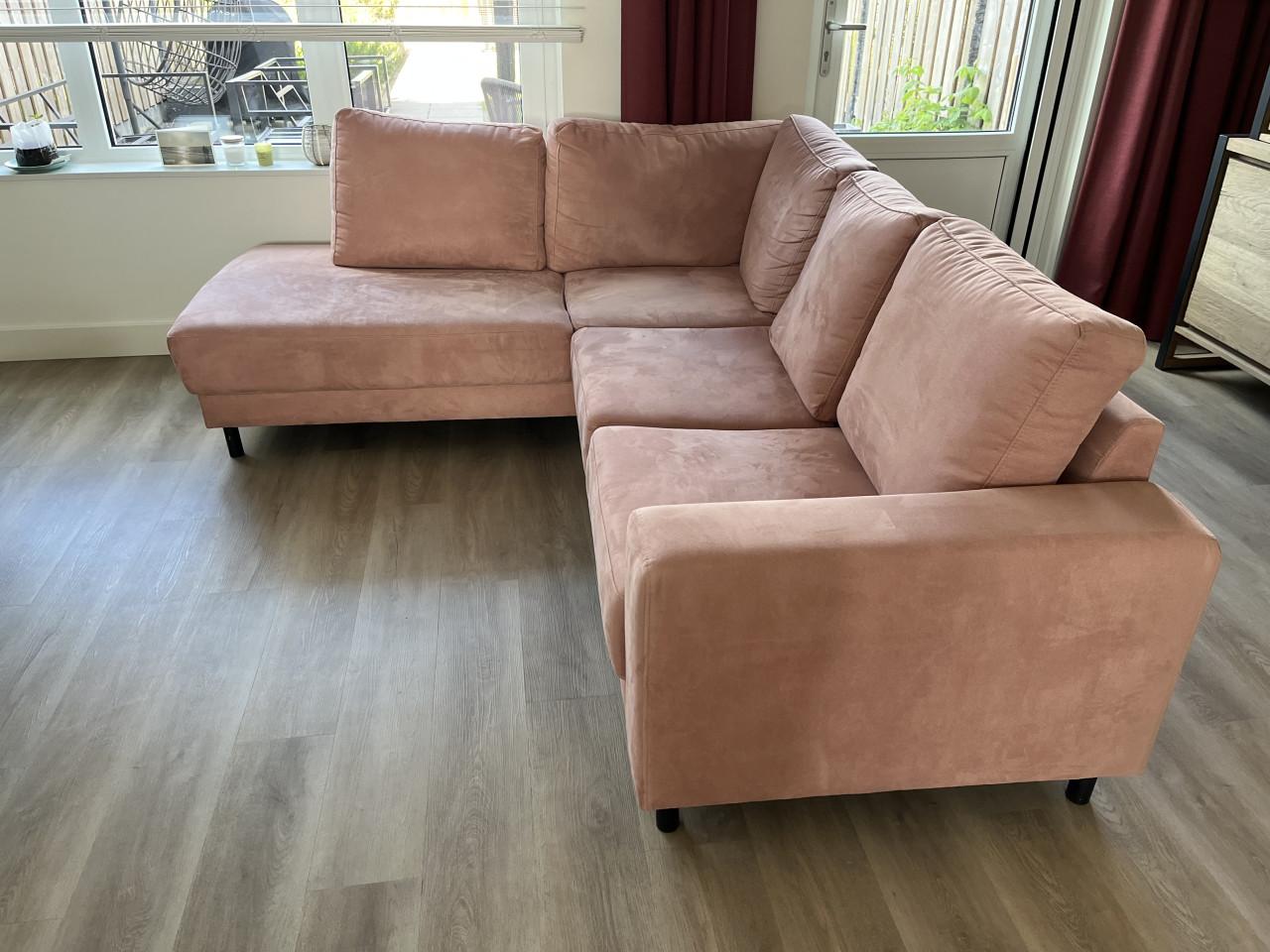 Roze hoekbank zo goed als nieuw !
