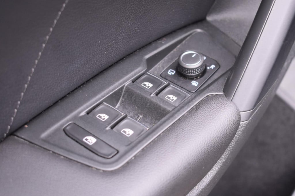 Volkswagen Tiguan 1.5 tsi act r-line | leder | pano | camera | virtual cock
