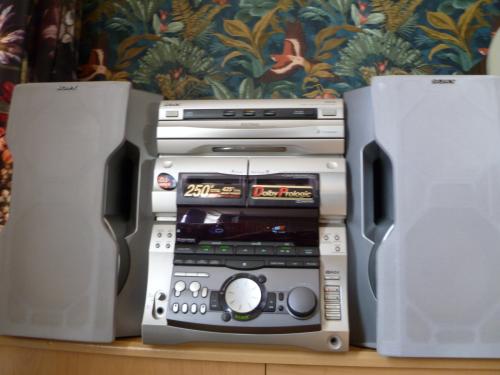 Sony stereo,set met een 3 cd wisselaar
