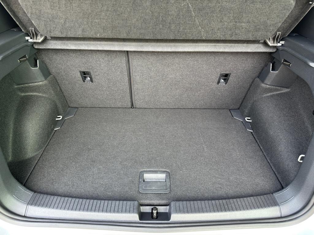 Volkswagen T-cross 1.5 tsi 150pk dsg r-line | camera | trekhaak | navi | iq