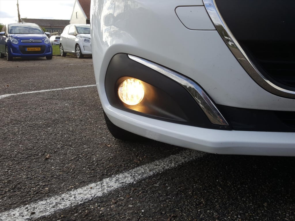 Peugeot 208 blue lion 1.2 pt-82pk 5d navigatie | apple carplay & android au