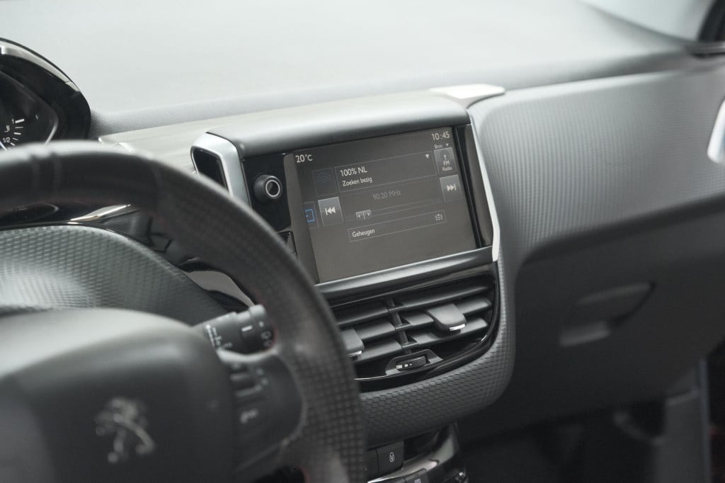 Peugeot 208 puretech 110 gt-line | apple carplay | parkeersensoren | climat