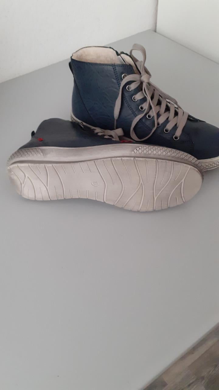 Enkellaarsjes gevoerd. Maat 39 Blauw