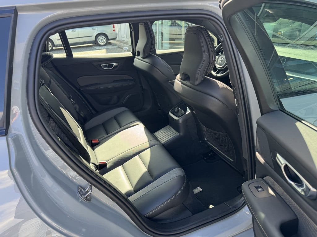 Volvo V60 t6 398pk recharge plus dark| panodak| adap.cruise| trekhaak| 36