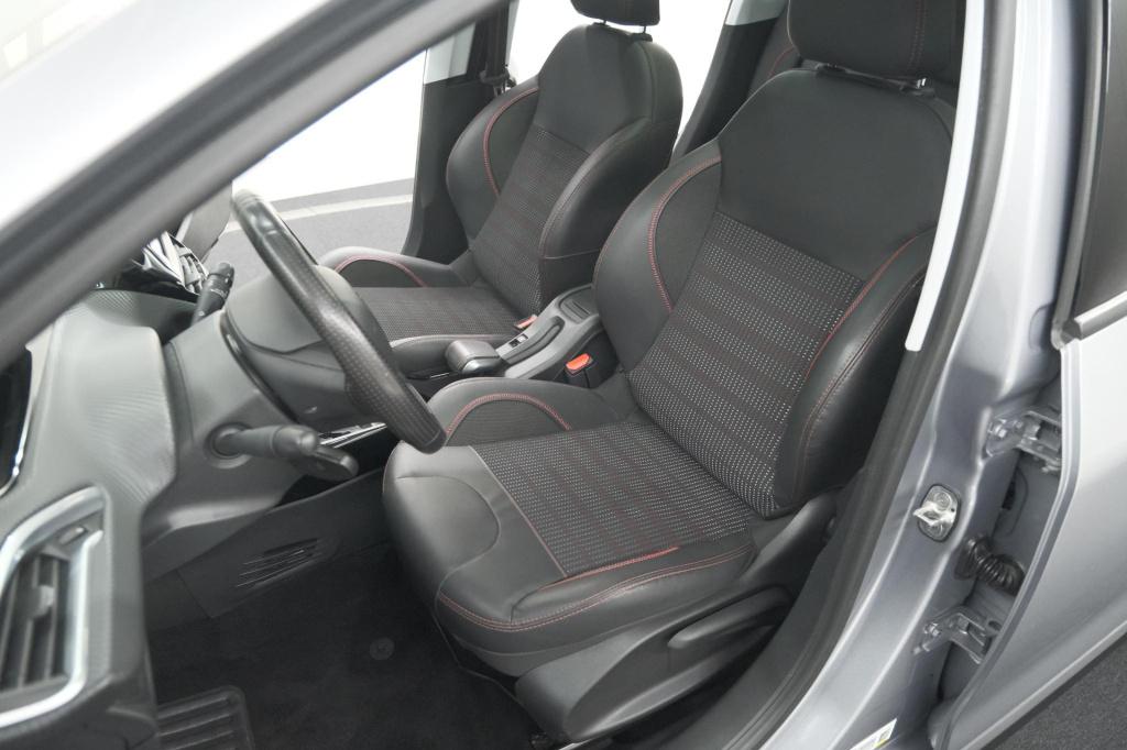 Peugeot 2008 puretech 110 eat6 gt | trekhaak | camera | panoramadak | apple