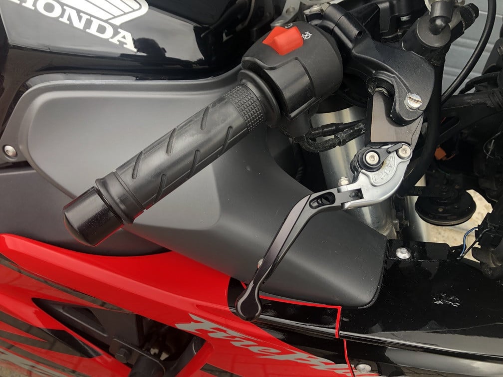 Honda CBR954RR Fireblade uit 2004 met 30km, diverse extra's, rijklaar €4000