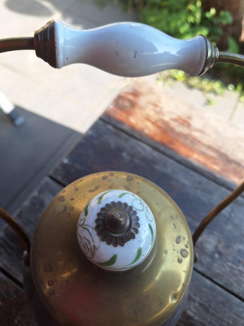 Koperen pot met porseleinen knop