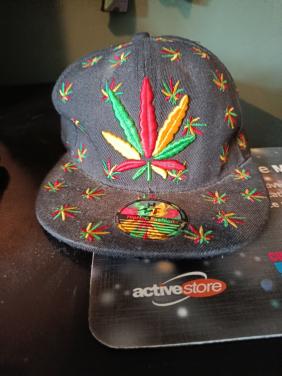 Hiphop Fashion Pet met Rasta Wietblad Design - One Size
