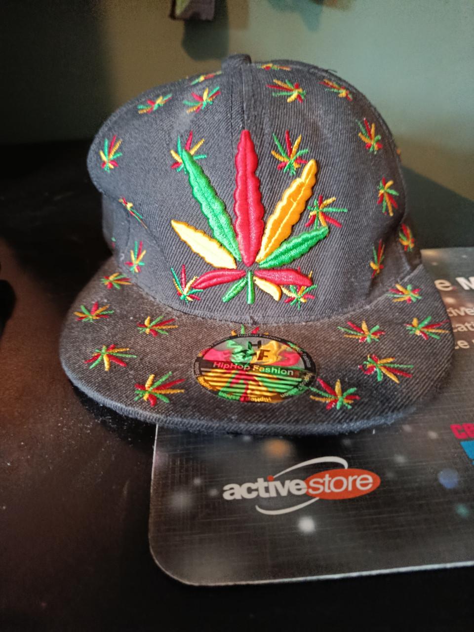 Hiphop Fashion Pet met Rasta Wietblad Design - One Size