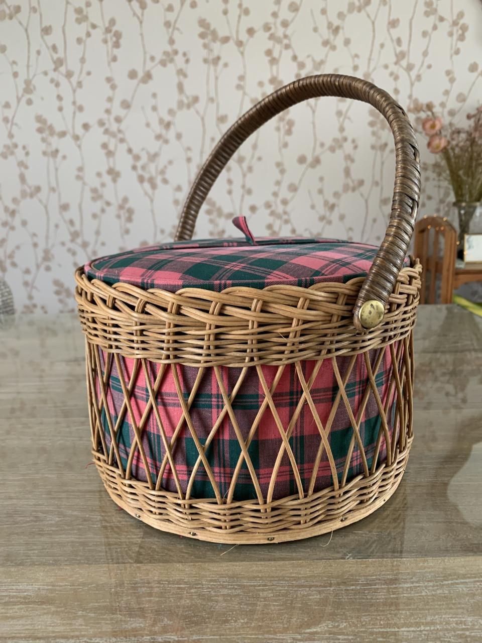✨Onwijs Leuke Vintage Naaimand in Zeer Goede Staat✨