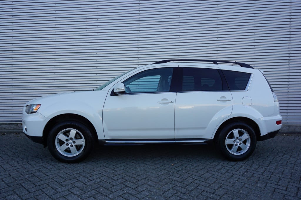 Mitsubishi Outlander 2.0 intro edition airco / navi / cruise / camera / lm 