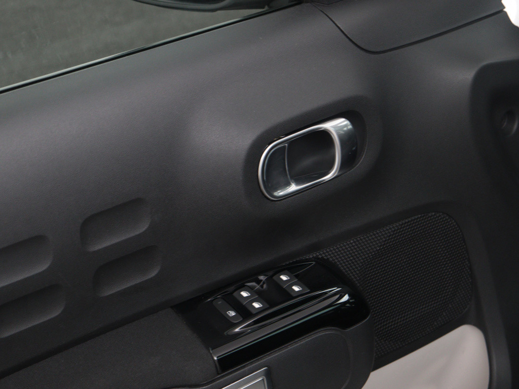 Citroen C3 puretech 82pk shine | rijklaar | apple carplay | lm velgen