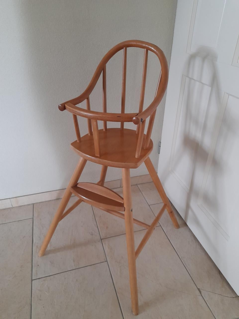 Houten kinderstoel (in goede staat )