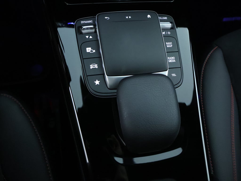 Mercedes-Benz Cla 250 e amg plug-in hybride | amg line | night pakket | pan