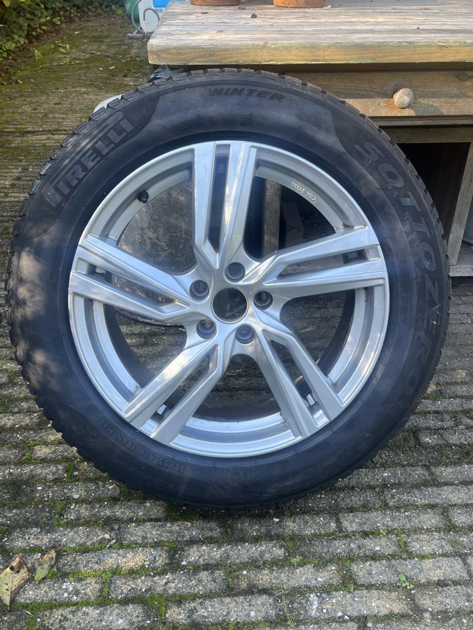 Winterbanden op velg 235/55 R18 Volvo XC40