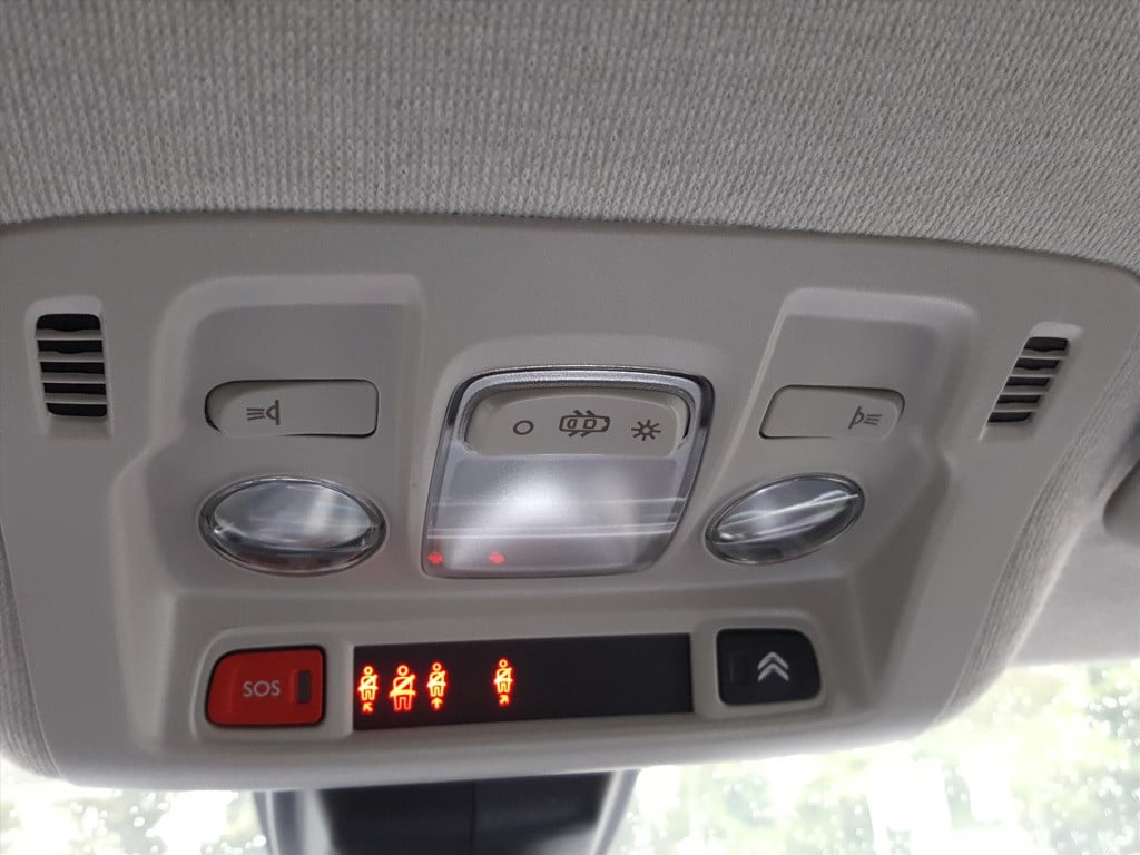 Citroen C3 shine 1.2 pt-110pk automaat navigatie via apple carplay & androi