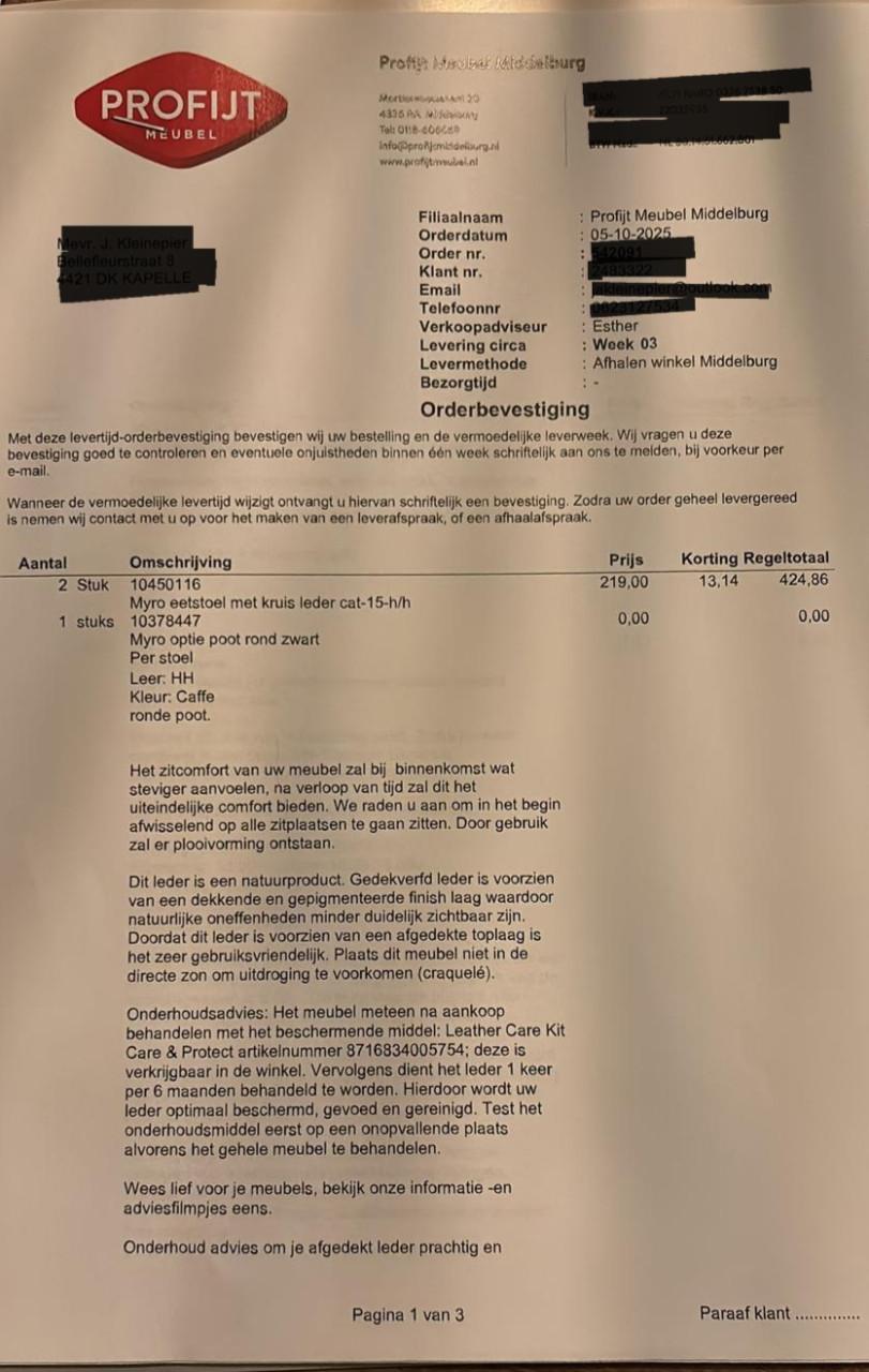 Twee lederen eetkamerstoelen