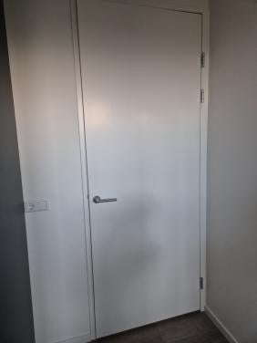 Opdekdeur linksdraaiend