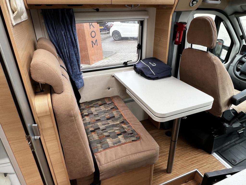 Weinsberg Onbekend r49 x250/2 | camera | groot bed | radio | luifel