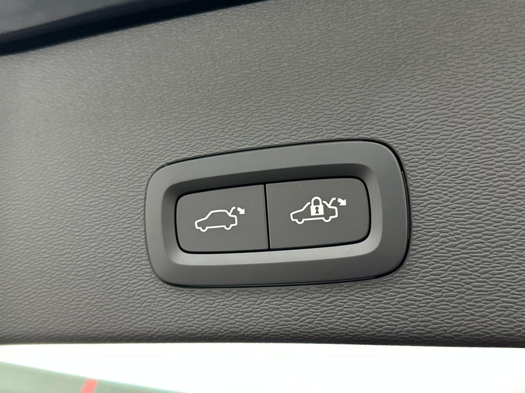 Volvo Ec40 extended range ultra black edition europa
