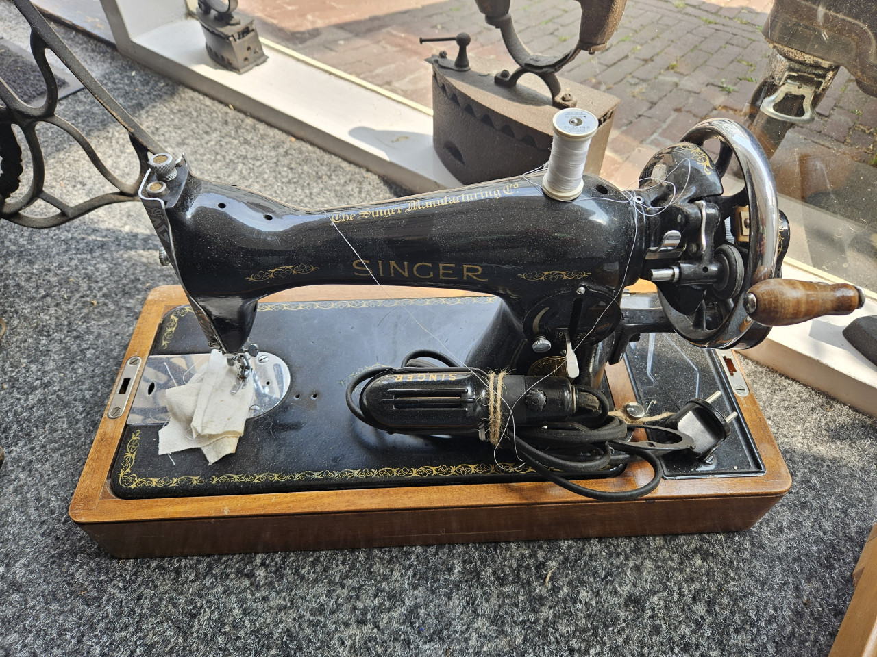Te koop antieke naaimachines