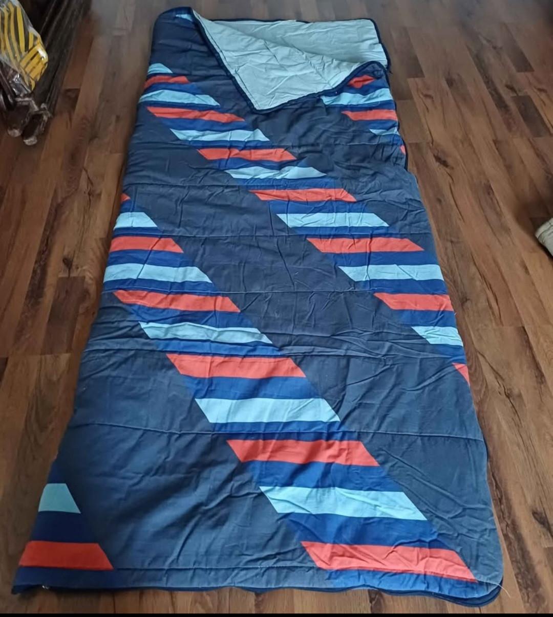 Allerlei kampeer (camping) spullen