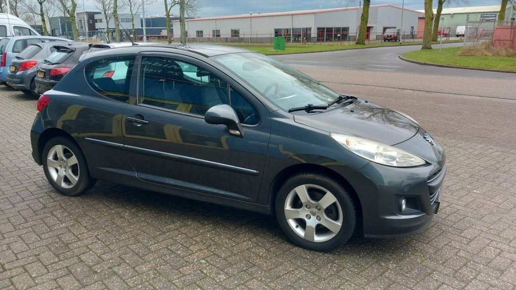 Peugeot 207 1.6 VTi Premiere 3 drs bj: 2010 airco-navigatie i.z.g.st