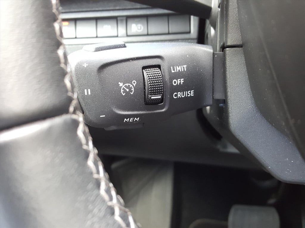 Peugeot 3008 1.6 plug-in hybrid 225pk allure pack business automaat navigat