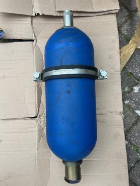 2 stuks hydrauliek accumulatoren