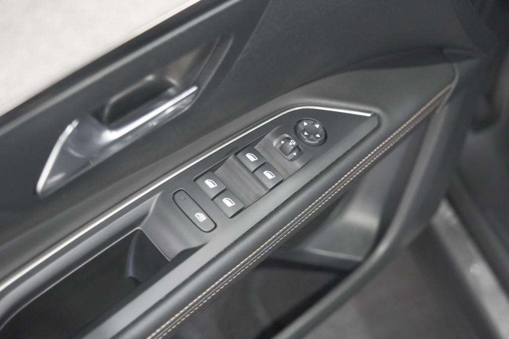 Peugeot 5008 puretech 130 eat8 gt | 7 zitplaatsen | schuif-/kanteldak | cam