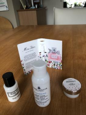 Te koop een verzorgingssetje.(2).(nieuw).