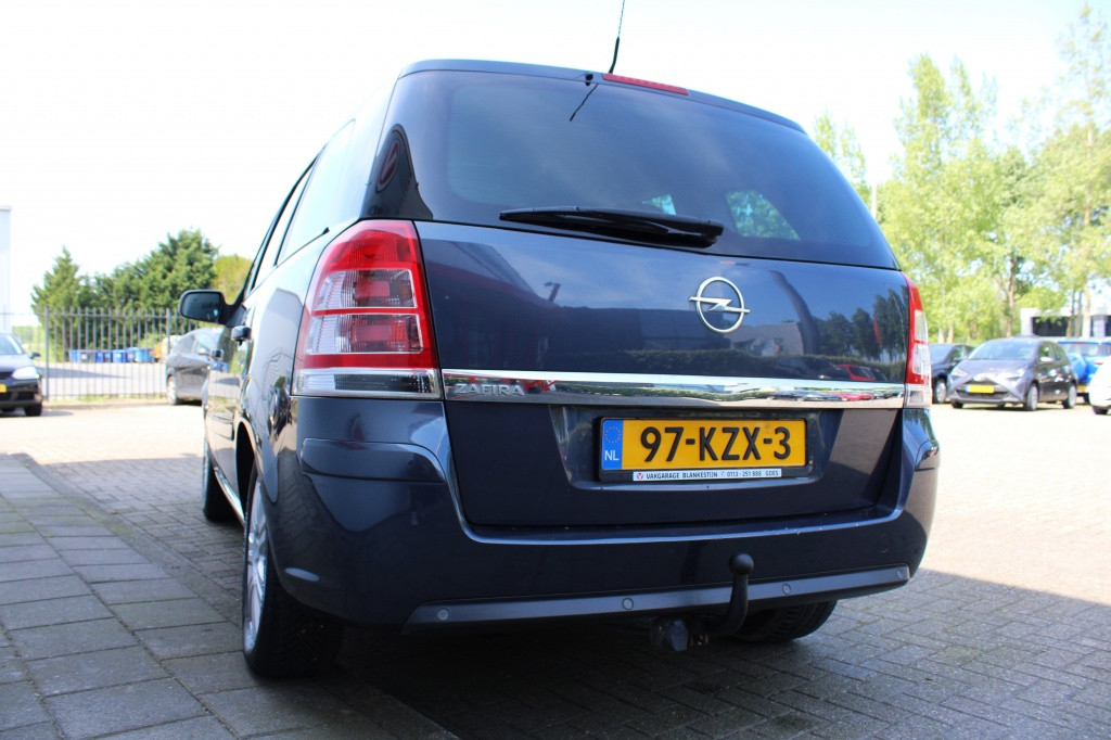 Opel Zafira met 1 jaar apk 1.8 cosmo