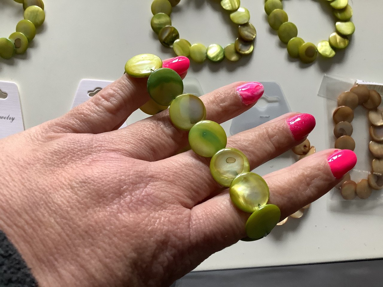 Partij hele leuke armbandjes voor bodemprijsje.  (partij 124).